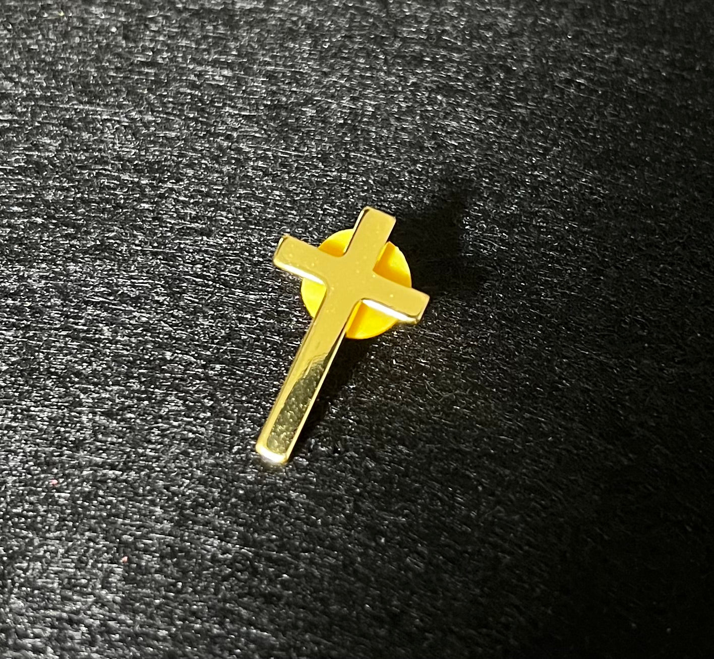 Gold Cross Enamel Pin – Classic Faith-Inspired Accessory